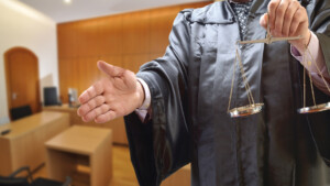 Print,Richter,RM11/13,Recht,Illustration,Rechtsanwalt,Hand,Gericht,Gerichtssaal,Robe,Gerichtswaage,Gesetz,Auf Nummer Sicher