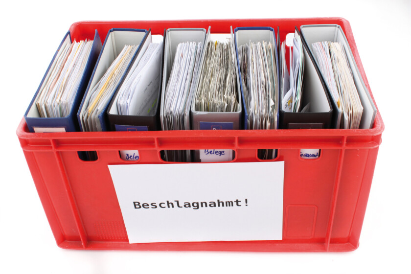 Print,RM08/13,RM07/17,Unterlagen,Betrug,Steuerfahndung,Aktenkiste,Beschlagnahmt,Steuerhinterziehung,Finanzbehörde,Betriebsprüfung,Beweismaterial,Steuerakte,Durchsuchung