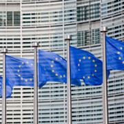 ONL_2013_12_05,ONL_2013_05_29,Fahne,Gebäude,Europaflaggen