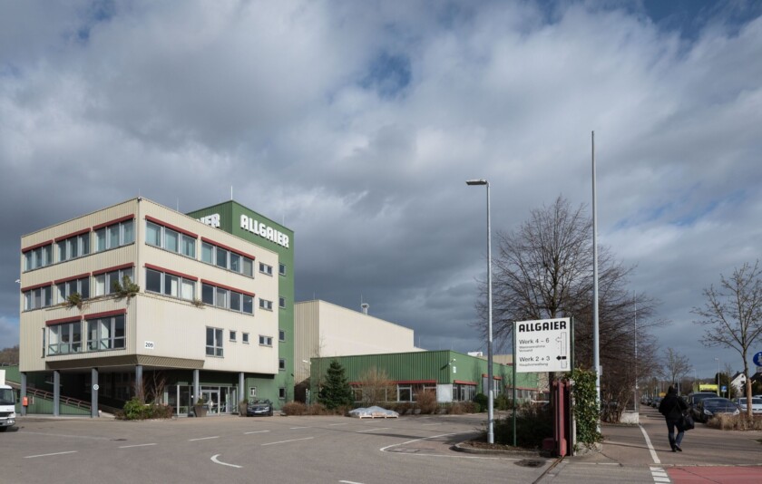 Das Logo des Autozulieferers Allgaier ist an einem Gebäude am Unternehmessitz zu sehen. Allgaier steht einem Zeitungsbericht zufolge kurz vor dem Verkauf. (zu dpa „Bericht: Autozulieferer Allgaier steht vor dem Verkauf“)