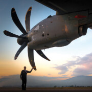 RM02/13,Print,Mann,Flugzeug,Propeller,Militär,Aerospace,United Technologies Corporation